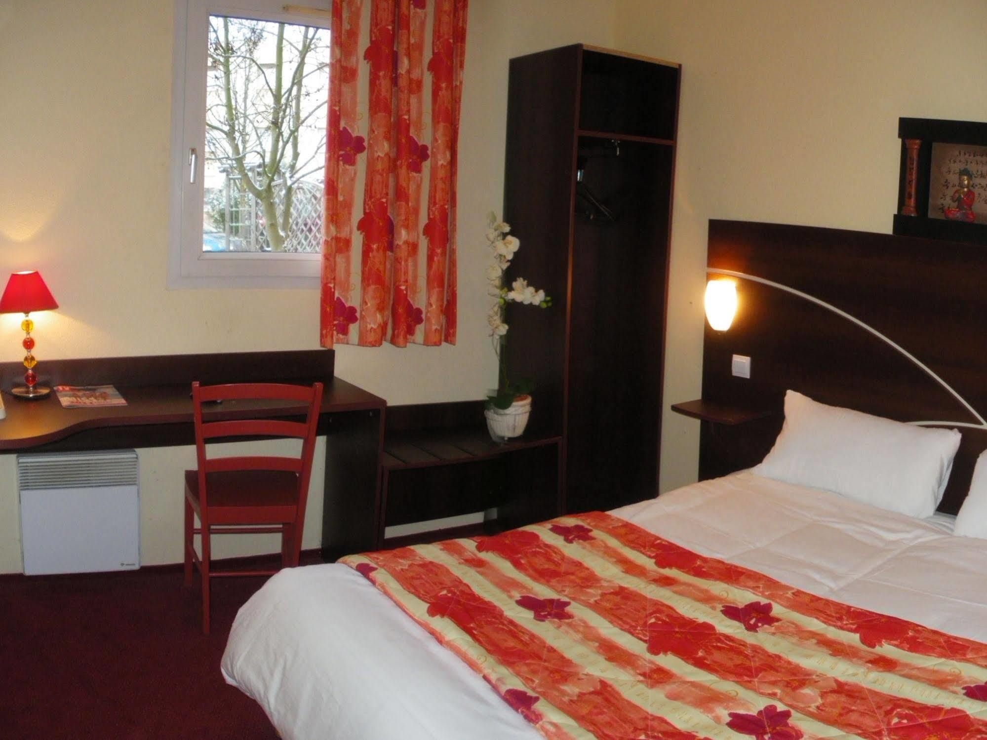 Comfort Hotel Poissy Technoparc Eksteriør bilde